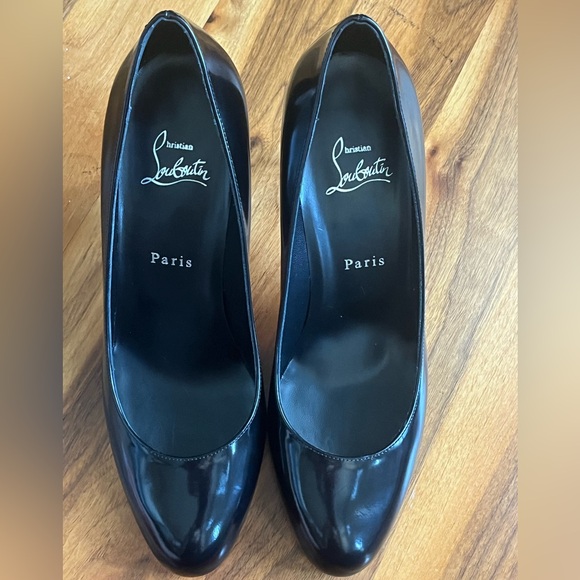 CHRISTIAN LOUBOUTIN
Pumppie Red Sole Calfskin Leather Round Toe, NEW - Picture 11 of 16